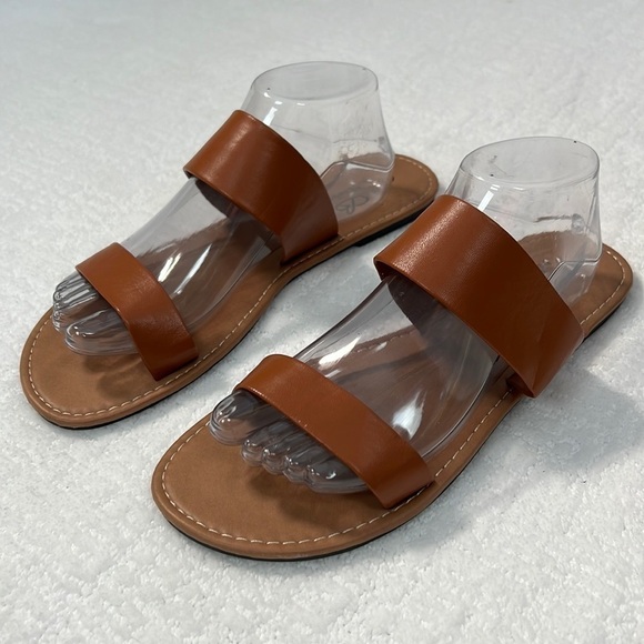 Bobbie Brooks Shoes - NWOT Bobbie Brooks vegan leather sandals size L 10-11